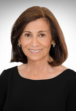 Real Estate Agent Rhea Simms