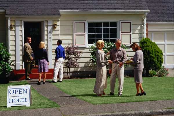Following proper open house etiquette is key to making a good impression with sellers and their agents.